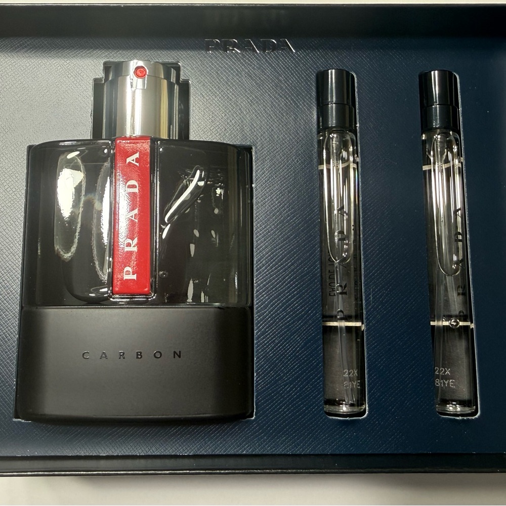 Prada Luna Rossa Carbon EDT 100ml 3 Piece Gift
Set for Men - Picture 2 of 6